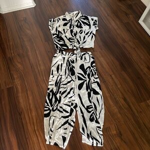 New linen 2 pieces Set from Christian Siriano